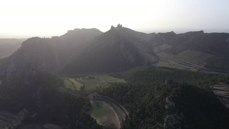 몬트미라일 산의 해가 지는 실루 (dentelles de montmirail)