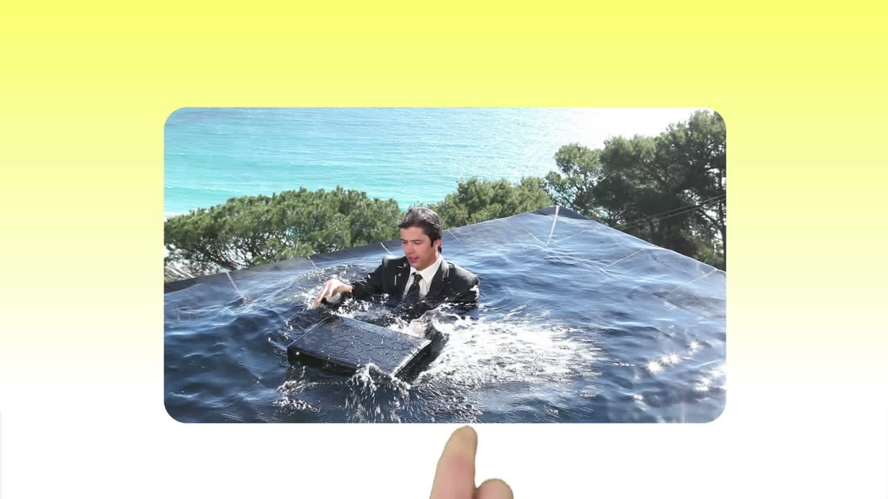 해변에서 슈트를 입은 남자의 재미있는 비디오