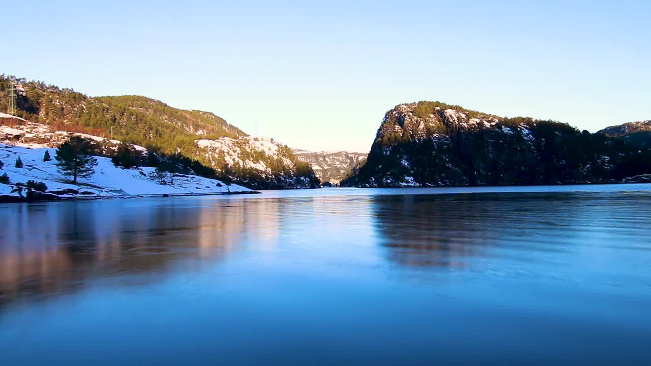 노르웨이 베르겐 주변 피요르드에서 보트 타기