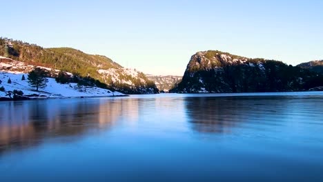 Paseos-En-Bote-Por-Los-Fiordos-Que-Rodean-Bergen,-Noruega