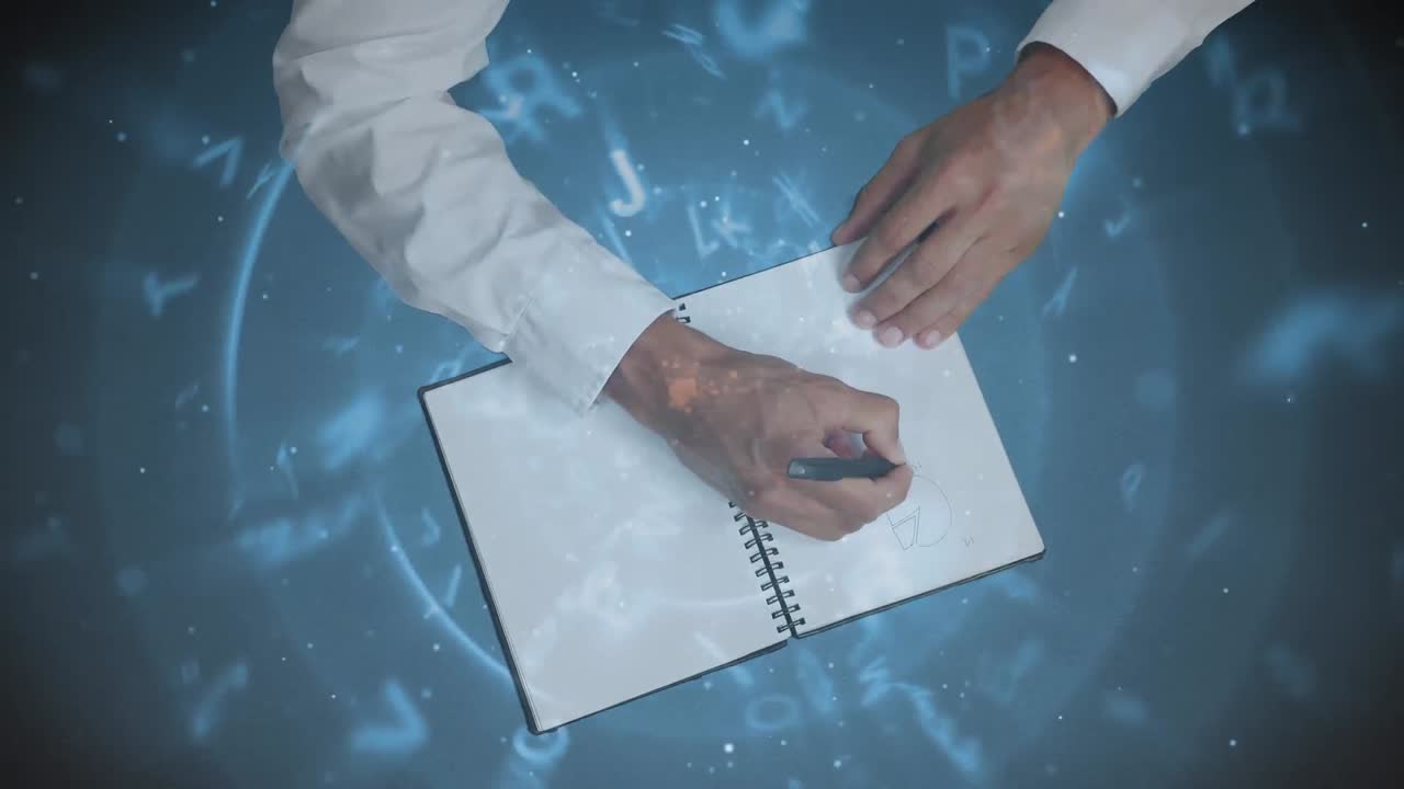 animación de letras y símbolos sobre las manos de un hombre de negocios caucásico escribiendo.