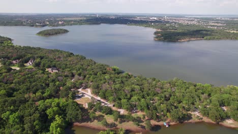 imágenes aéreas del parque pilot knoll en el lago lewisville