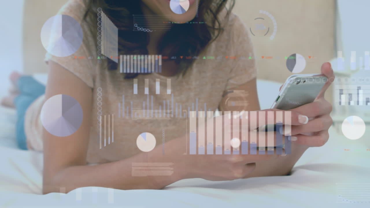 스마트 폰을 사용하는 백인 여성에 대한 데이터 처리 애니메이션