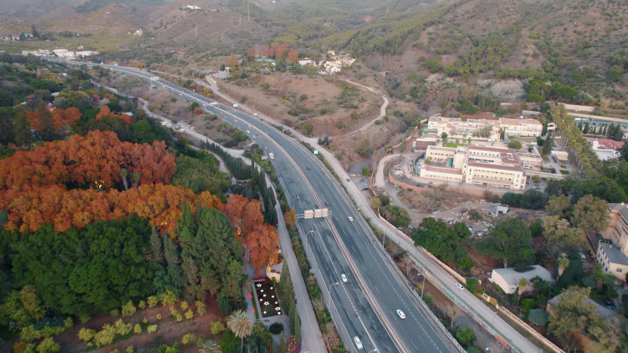 empuje aeiral del jardín botánico en málaga, españa durante la puesta de sol