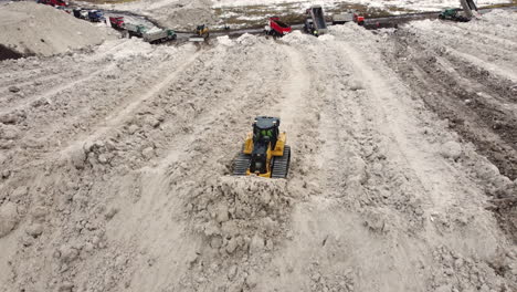 vertedero de nieve extraída de la ciudad