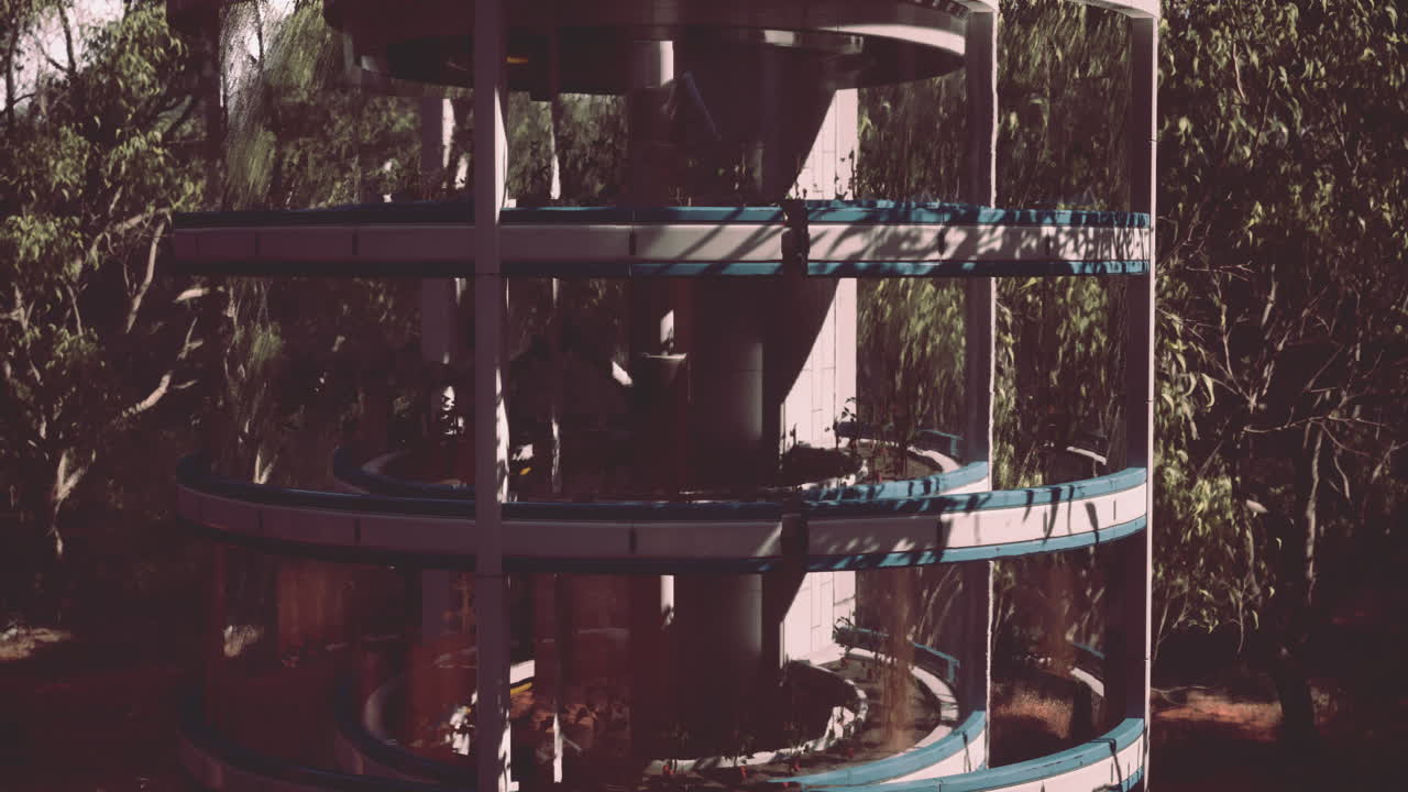 숲 속 의 미래적 인 원형 구조