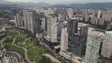 Lomas-de-Santa-Fe,-Buildings,-residential-area-and-the-emblematic-La-Mexicana-Park