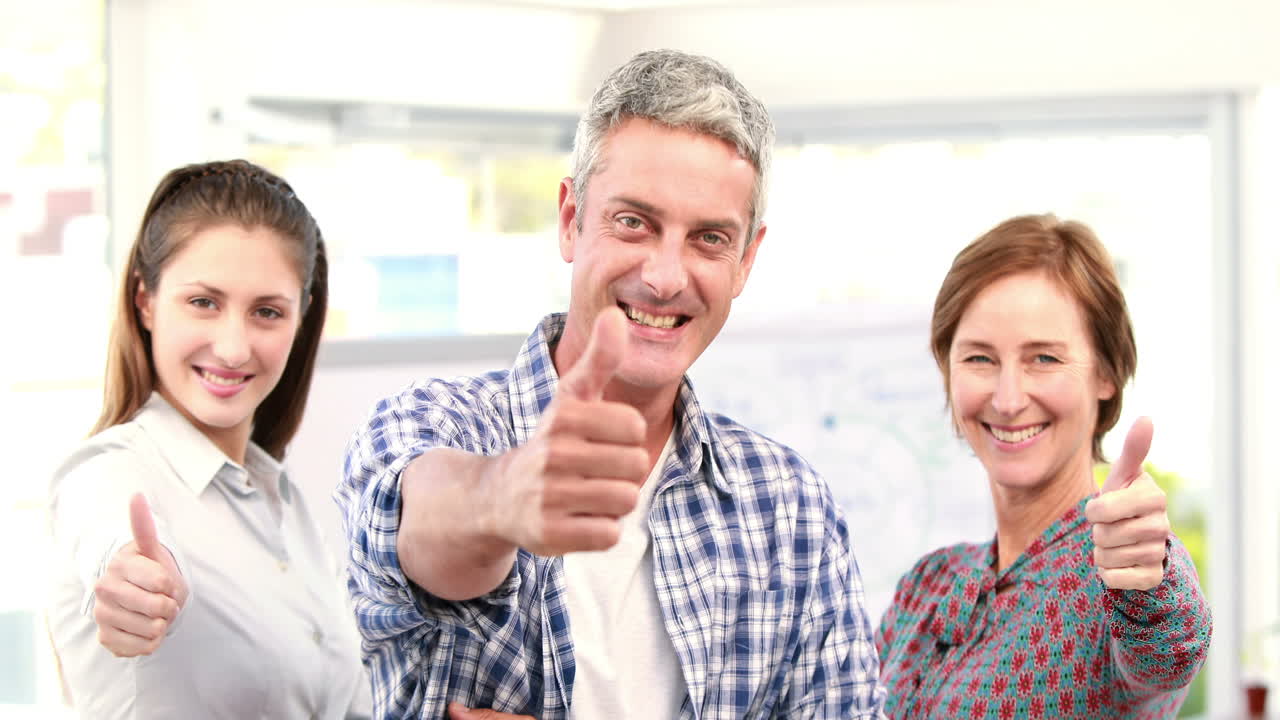 equipo de negocios ocasionales trabajando juntos