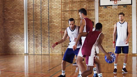 basketball players playing in the court