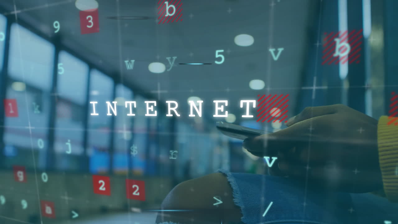 스마트 폰을 사용하는 두 인종의 여성에 대한 데이터 처리 애니메이션