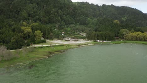 Azores:-Volar-A-Las-Fumarolas-En-El-Lago-Furnas,-São-Miguel