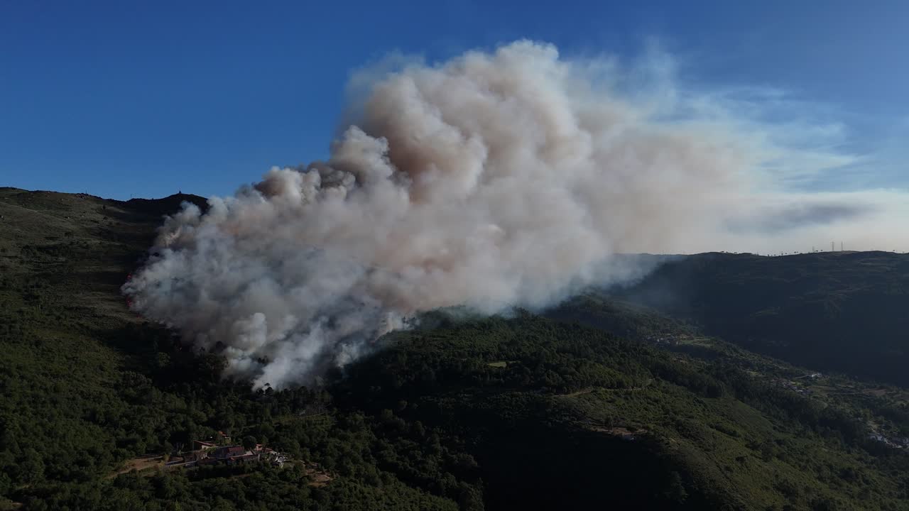 Huge wildlifire in Portugal at sunset