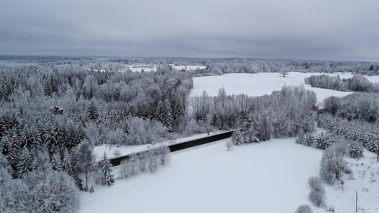 vidzeme 라트비아의 장엄한 눈 덮인 겨울 풍경