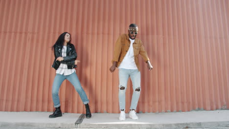 couple dancing in the city