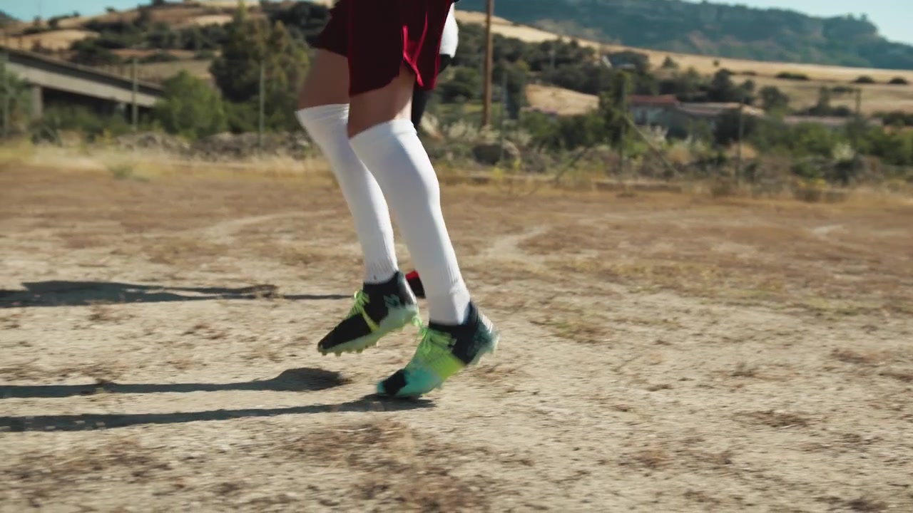 Giocatore che esegue uno split step durante l'allenamento