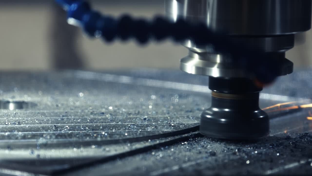 metalurgia cnc máquina de fresado de torno. corte de metal tecnología de procesamiento moderno.