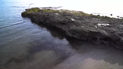 Pequeño-Arrecife-En-La-Playa