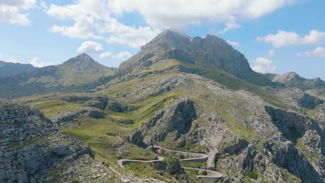 mountainous road trip through mallorca