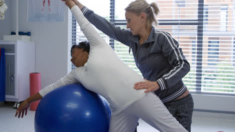 Physiotherapie-Sitzung-In-Einem-Krankenhaus