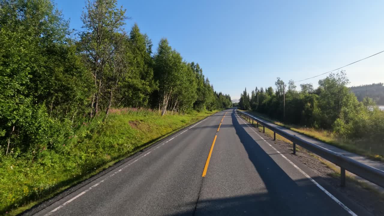 노르웨이의 도로에서 자동차를 운전하는 차량 시야