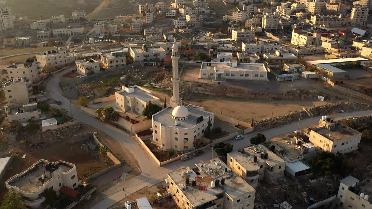 ciudad palestina de al-eizariya con mezquita, vista desde el aire