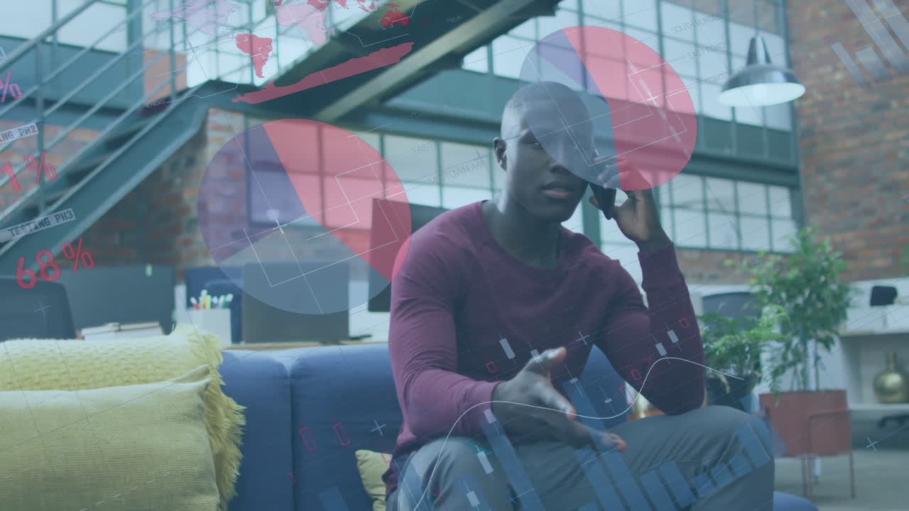 animación del procesamiento de datos financieros sobre un empresario afroamericano en el cargo