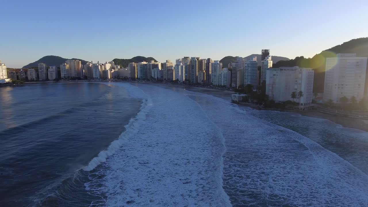 Spiaggia di Asturie a Guarujá, San Paolo, Brasile 1