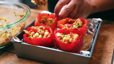 relleno de pimientos dulces rojos con una sabrosa receta casera de garbanzos