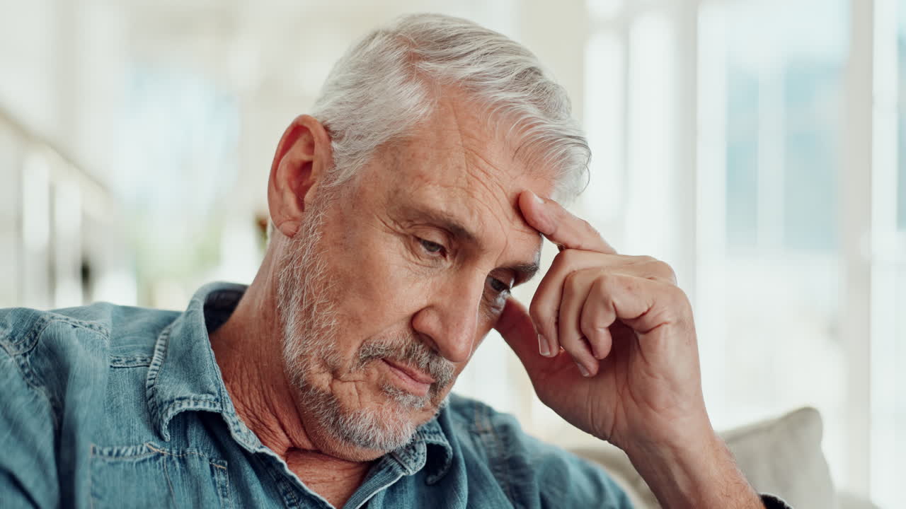 retrato de un hombre mayor pensativo
