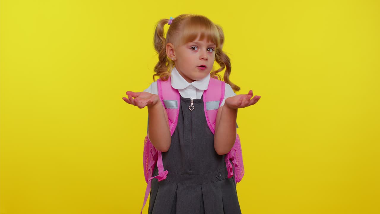 혼란스러운 여학생, 모호한 질문에 대해 부끄러워하는 느낌, 의심, 전혀 모르는 것, 아무것도 모르는 것