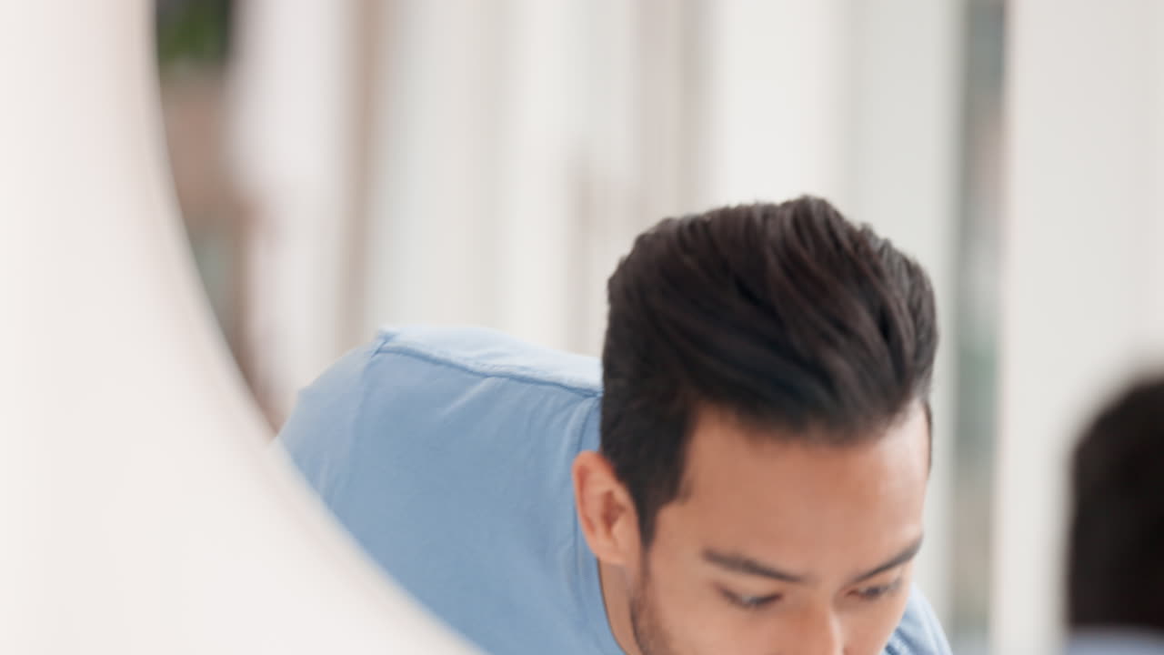 화장실에서 사람과 함께 행복, 거울과 아름다움