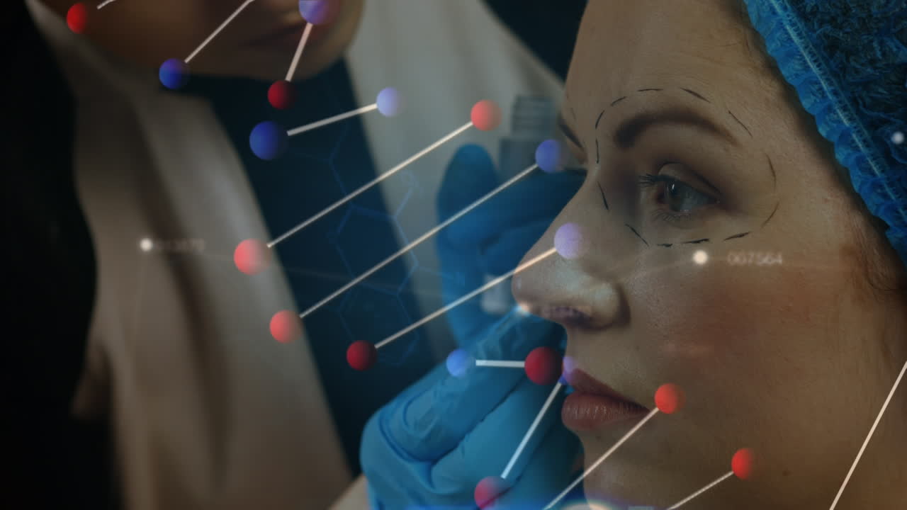animación de adn girando sobre las manos del médico preparando a una mujer caucásica para la cirugía plástica