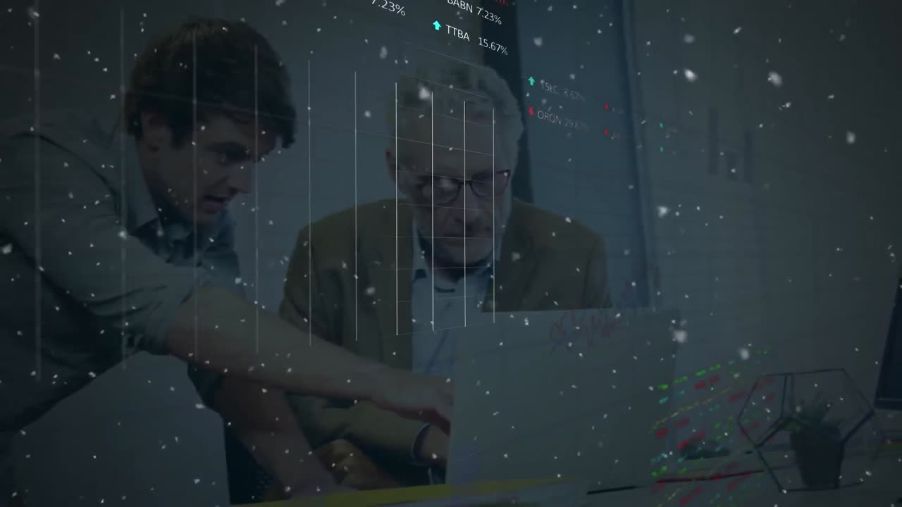 animación de advertencia de ataque cibernético sobre personas de negocios que usan auriculares de teléfono.