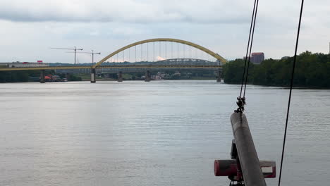 Vista-Del-Puente-Daniel-Carter-Beard-En-Cincinnati,-Ohio---Ancho