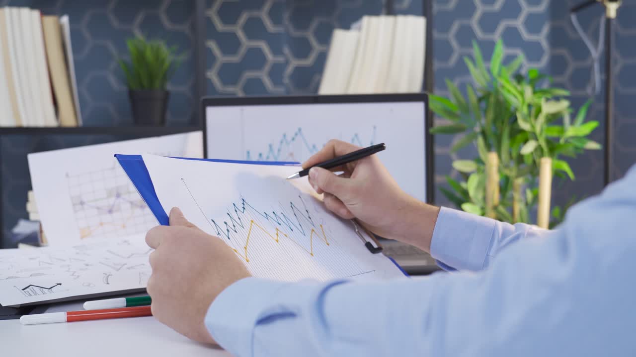 통계를 다루는 것입니다.