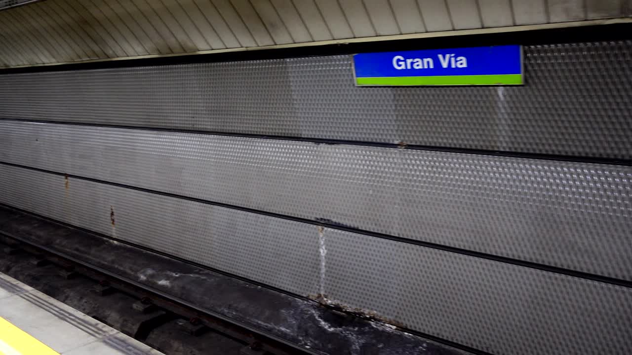 그란 비아 지하철역.