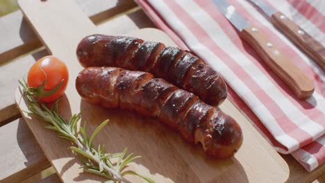 Gegrillte-Würstchen-Mit-Frischem-Rosmarin