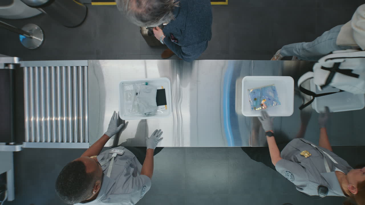 punto de control de seguridad del aeropuerto