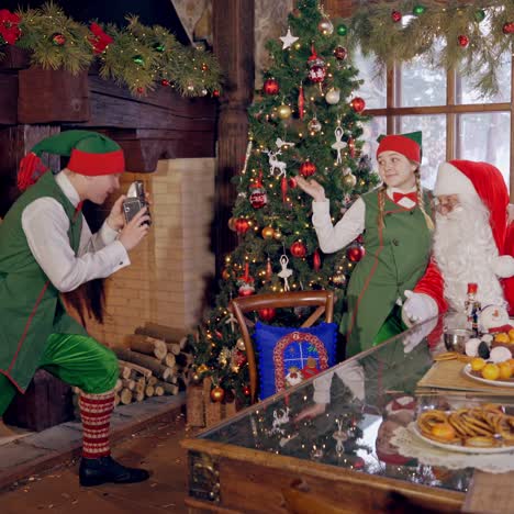 santa claus making photos