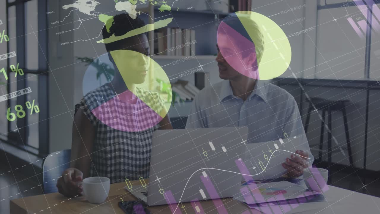 animación del procesamiento de datos financieros en diversos grupos de empresarios