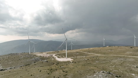 Windmühlenturbinen-Erneuerbare-Energien-Windpark-Luftaufnahme