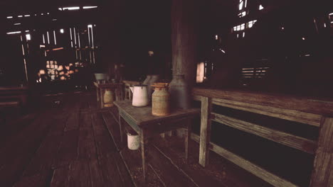 interior de granero rústico con latas de leche