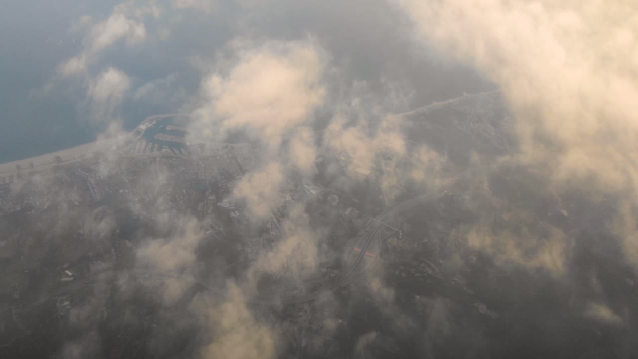 vista de la ciudad de barcelona desde arriba de la nube