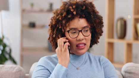 relajarse, hablar y mujer en una llamada telefónica