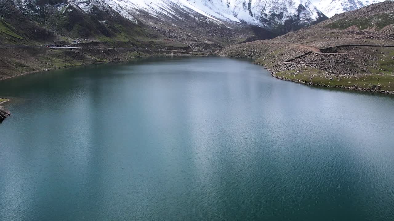 lulusar, o lalusar, es un grupo de picos montañosos y un lago en el valle de kaghan en la provincia khyber-pakhtunkhwa de pakistán