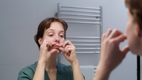 mujer en el baño