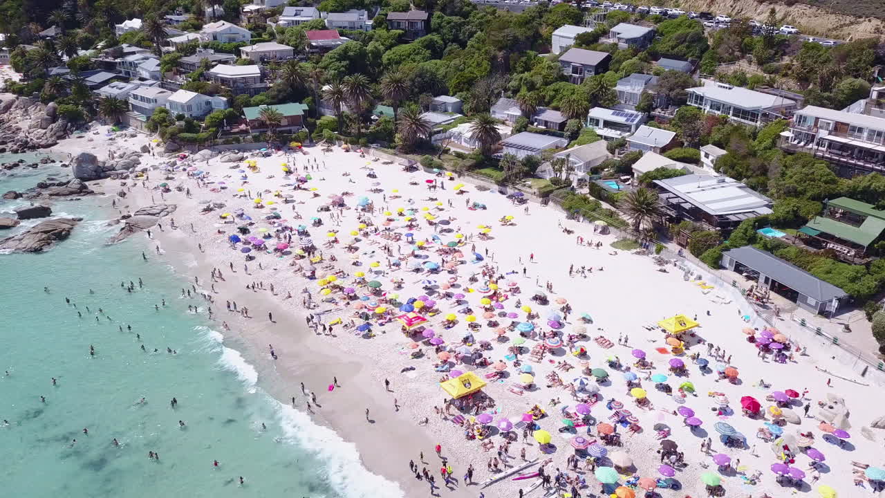 여름은 바다에서 보내야 할 때입니다.