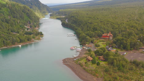 rio petrohue, bote y lodge, bajando saltos de petrohue