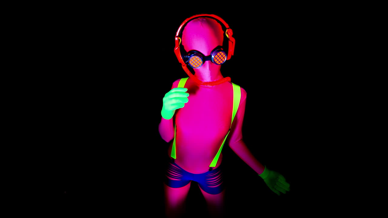 mujer en traje morph 03