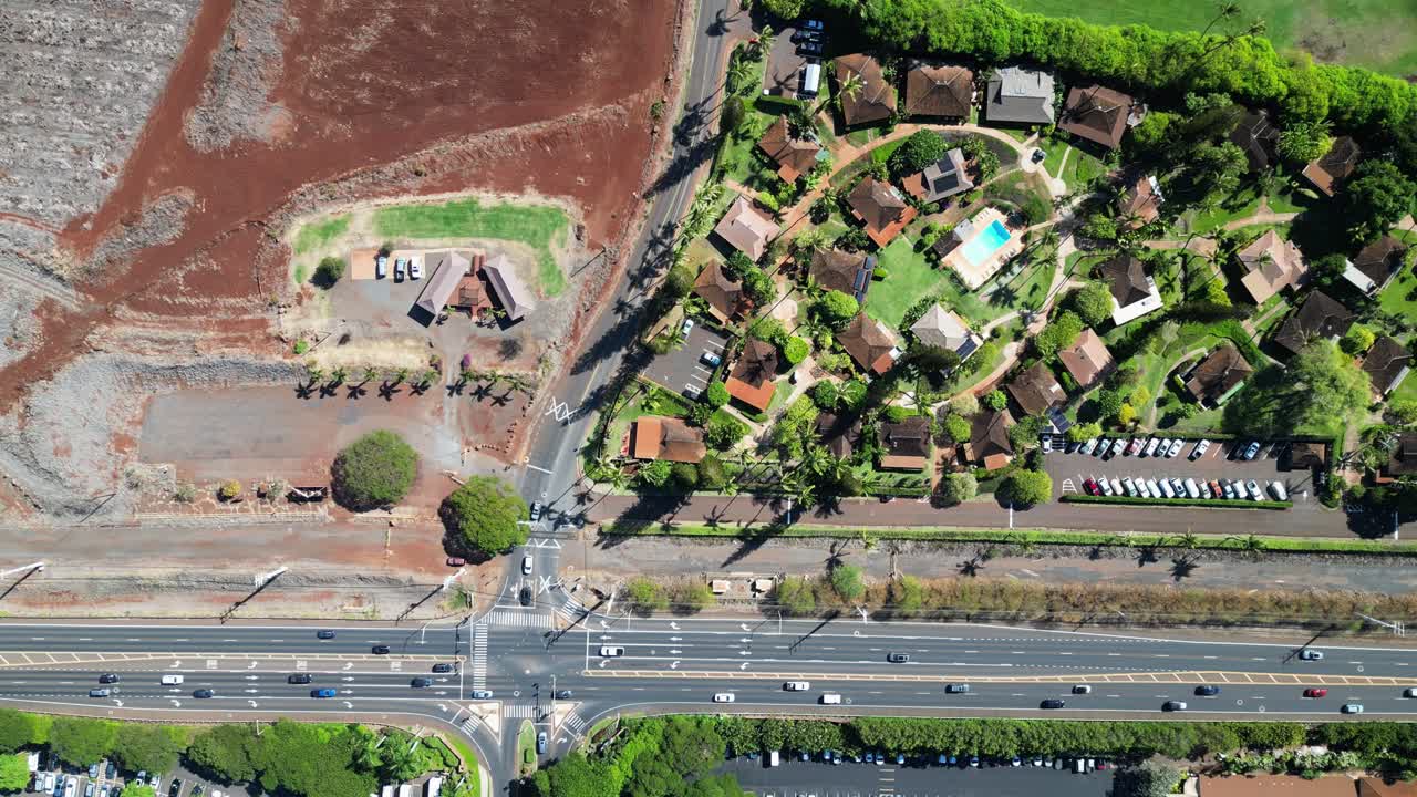 Aerial lockoff reveals Maui highway split between manicured resort and scorched land